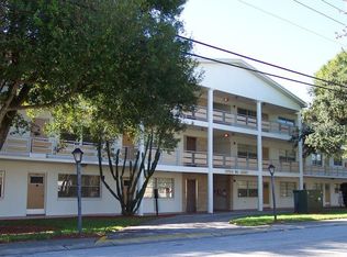 911 Washington Ave APT 305, Largo, FL 33770