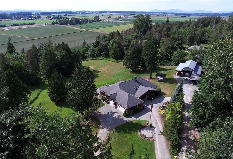 Magnificent 5 acre property perched above the Skagit Farmlands
