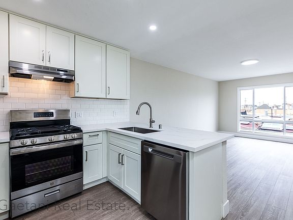3rd image of 3240-3254 Taraval St #923R