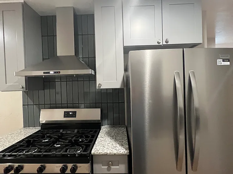 225 N Cloverdale Blvd #2 — Photo 15