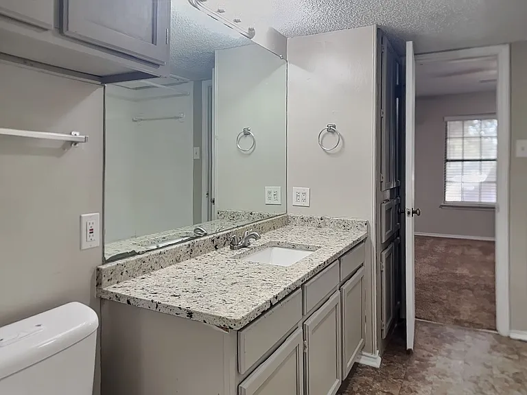 7334 Kingswood Cir — Photo 14