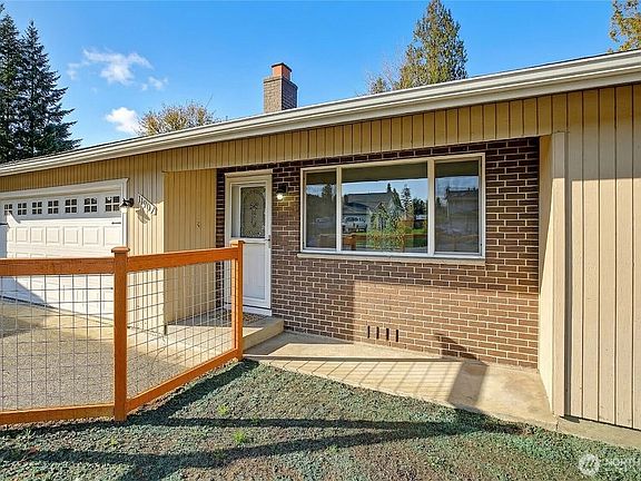 3rd image of 11907 47th Drive NE