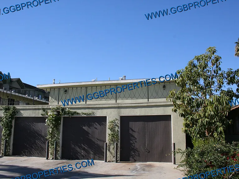727-741 Orizaba Ave — Photo 25