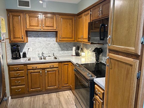 3rd image of 930 17th St APT 14