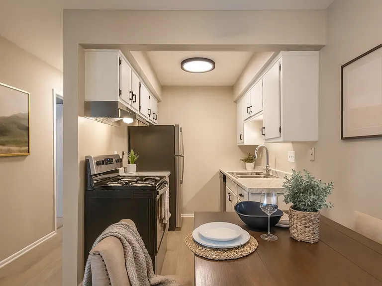 Biscayne Apartments — Photo 8