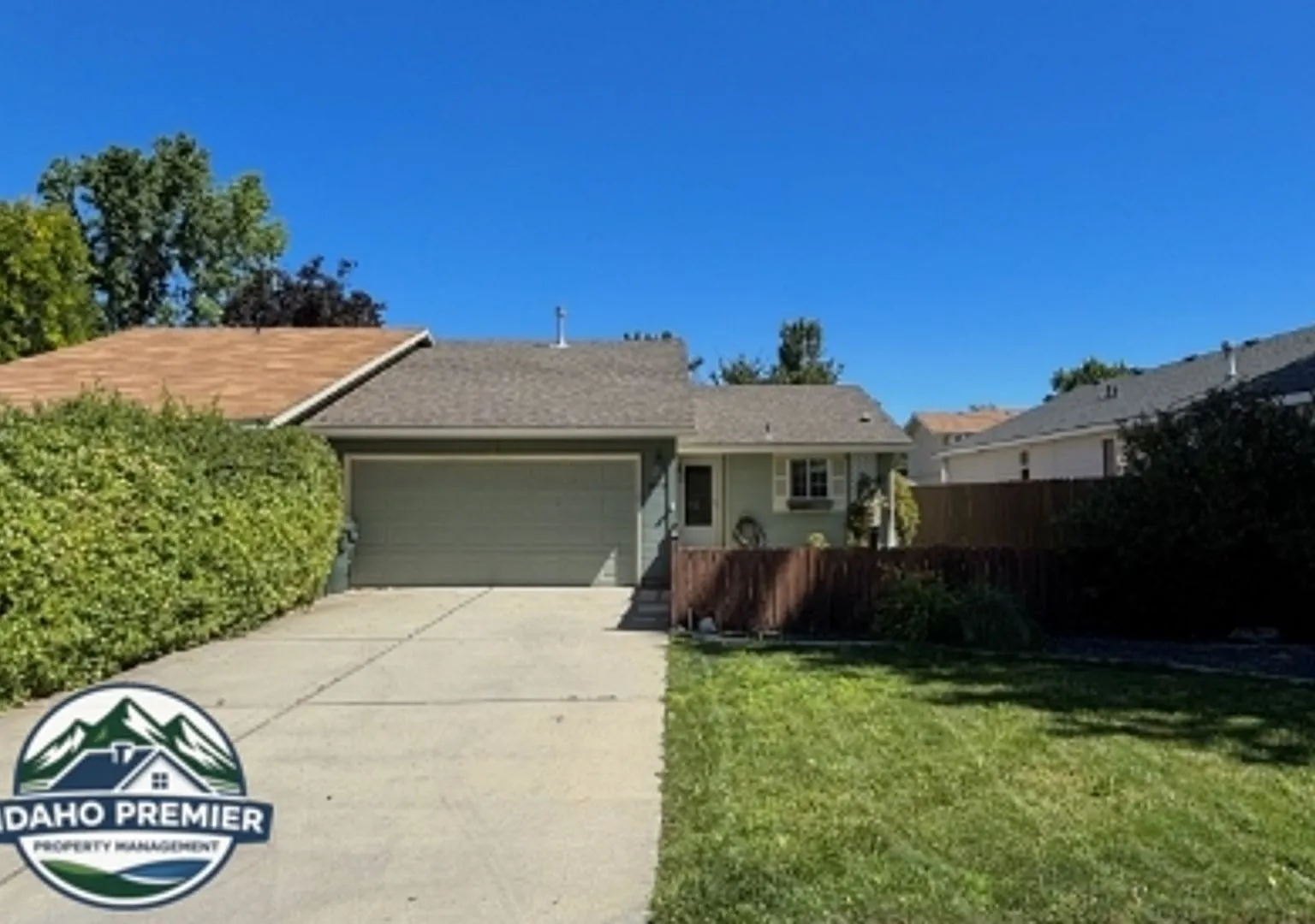 Charming 2-Bed, 1 Bath Single Family Home — Photo 1