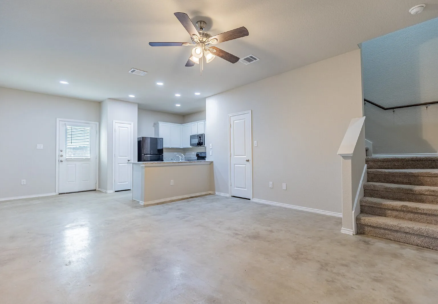 3 bed, 2.5 bath, 1225 sqft, $1,425 — Photo 4