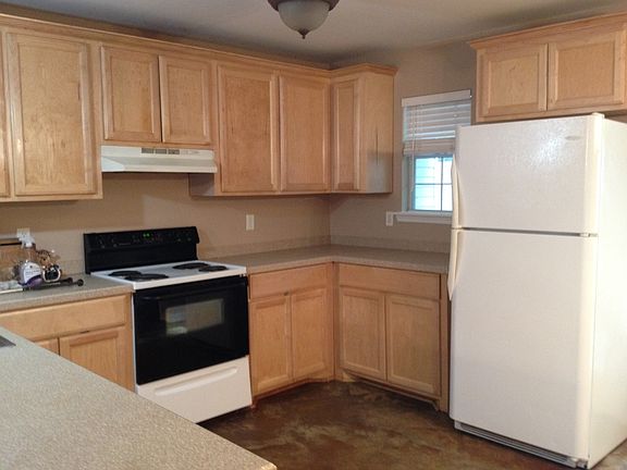 3rd image of 200 Coverdale Ln