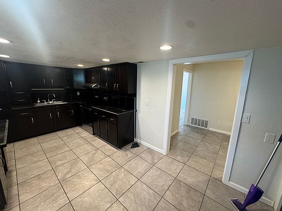 4th image of 1025 Crescent Dr