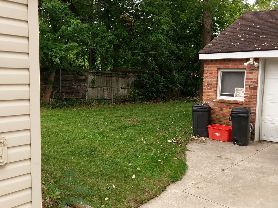 2nd image of 21356 Poinciana St
