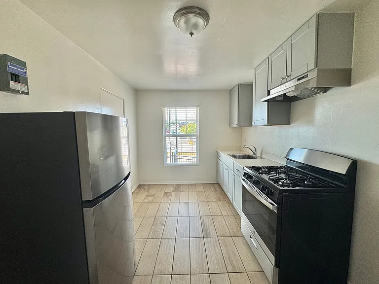 2030 NW 25th St #10 — Photo 8