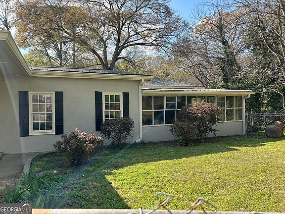 3rd image of 600 Oakcrest Dr