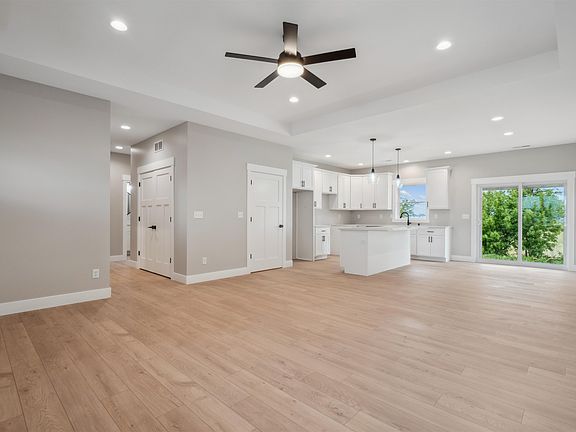 5th image of 633 Pine St