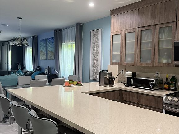 4th image of 106 S Bay Harbor Dr