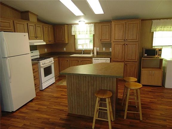 5th image of 404 Pinella Dr