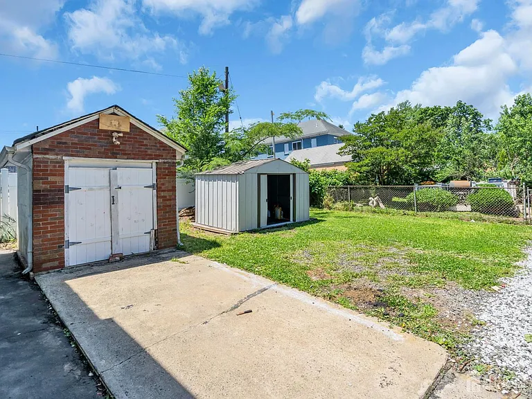 287 E Smith St — Photo 42
