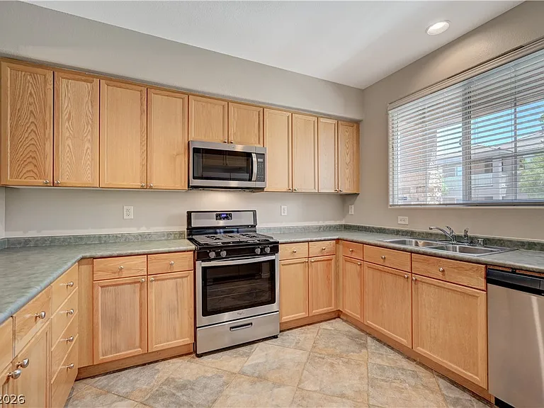 10592 Valdosta Ave — Photo 6