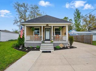 402 S Mechanic St, Brighton, IA
