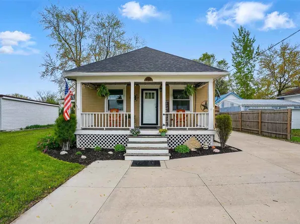 402 S Mechanic St, Brighton, IA 52540