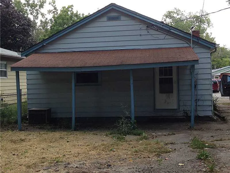 610 Manhattan Ave photo 1