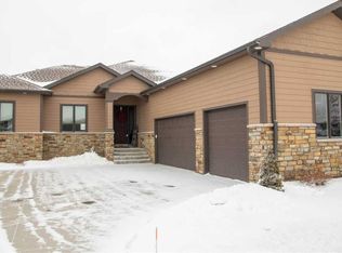 935 Wynstone Dr, Jefferson, SD 57038