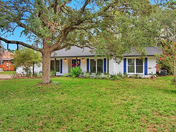 5th image of 317 Sabal Palm Dr
