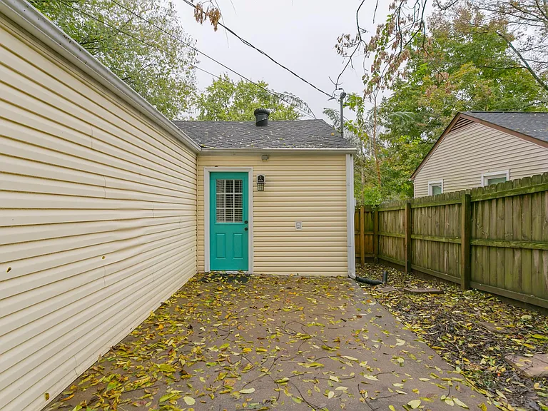 602 Village Ct — Photo 26