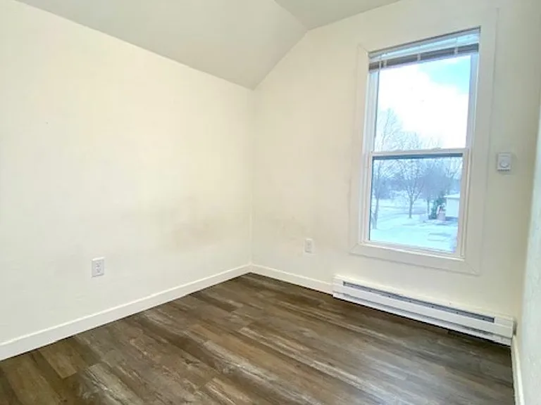 702 Algoma St — Photo 5