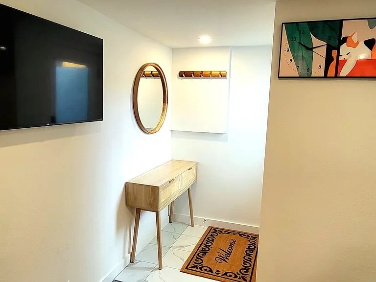 303 NE 115th St #BASEMENT — Photo 2