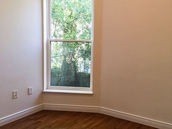 2nd image of 91 Macon St #Lvl2a