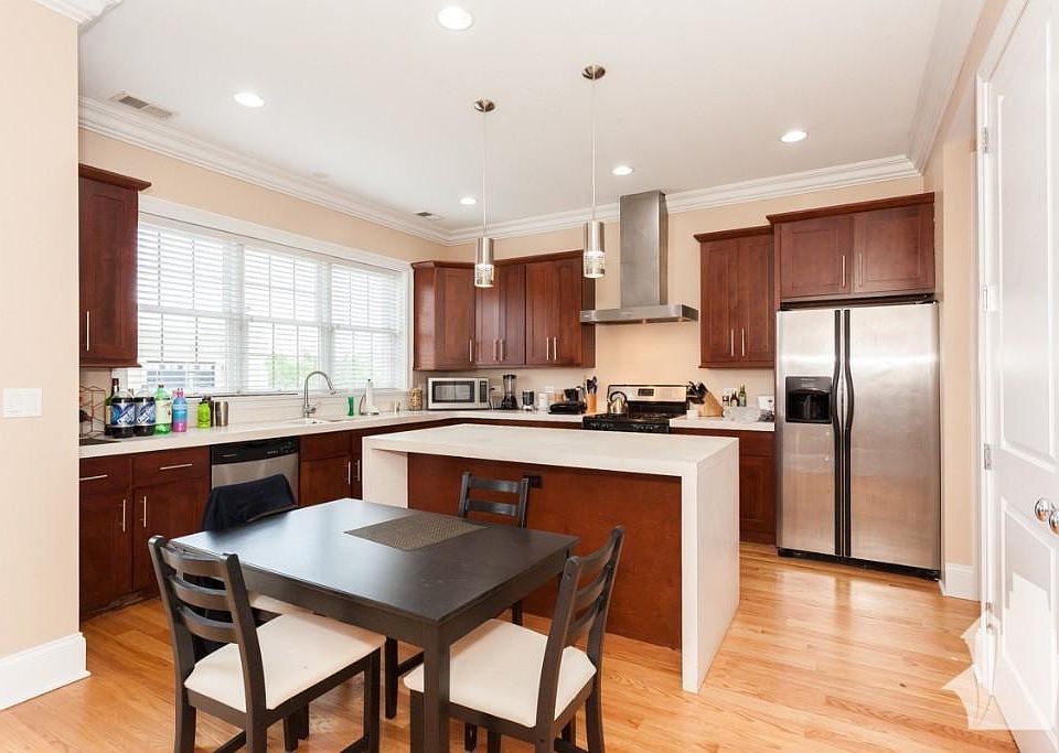 1st image of 3718 N Wilton Ave #O4