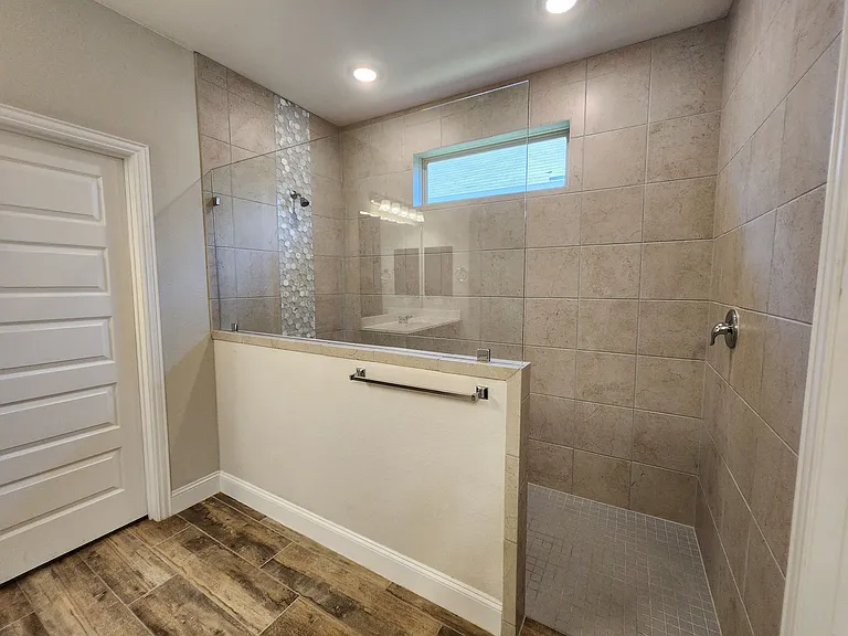 1331 Gruene Glen St — Photo 22