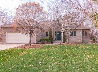 2934 Jordan Dr, Woodbury, MN 55125