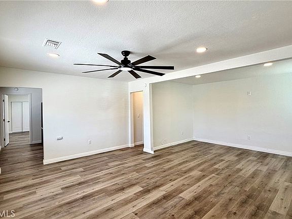 3rd image of 821 Caliente Dr