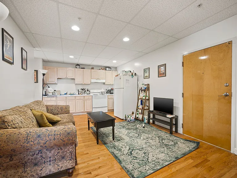 3 Br kitchen/living room