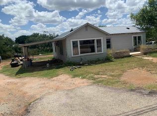 504 E Young St, Llano, TX 78643