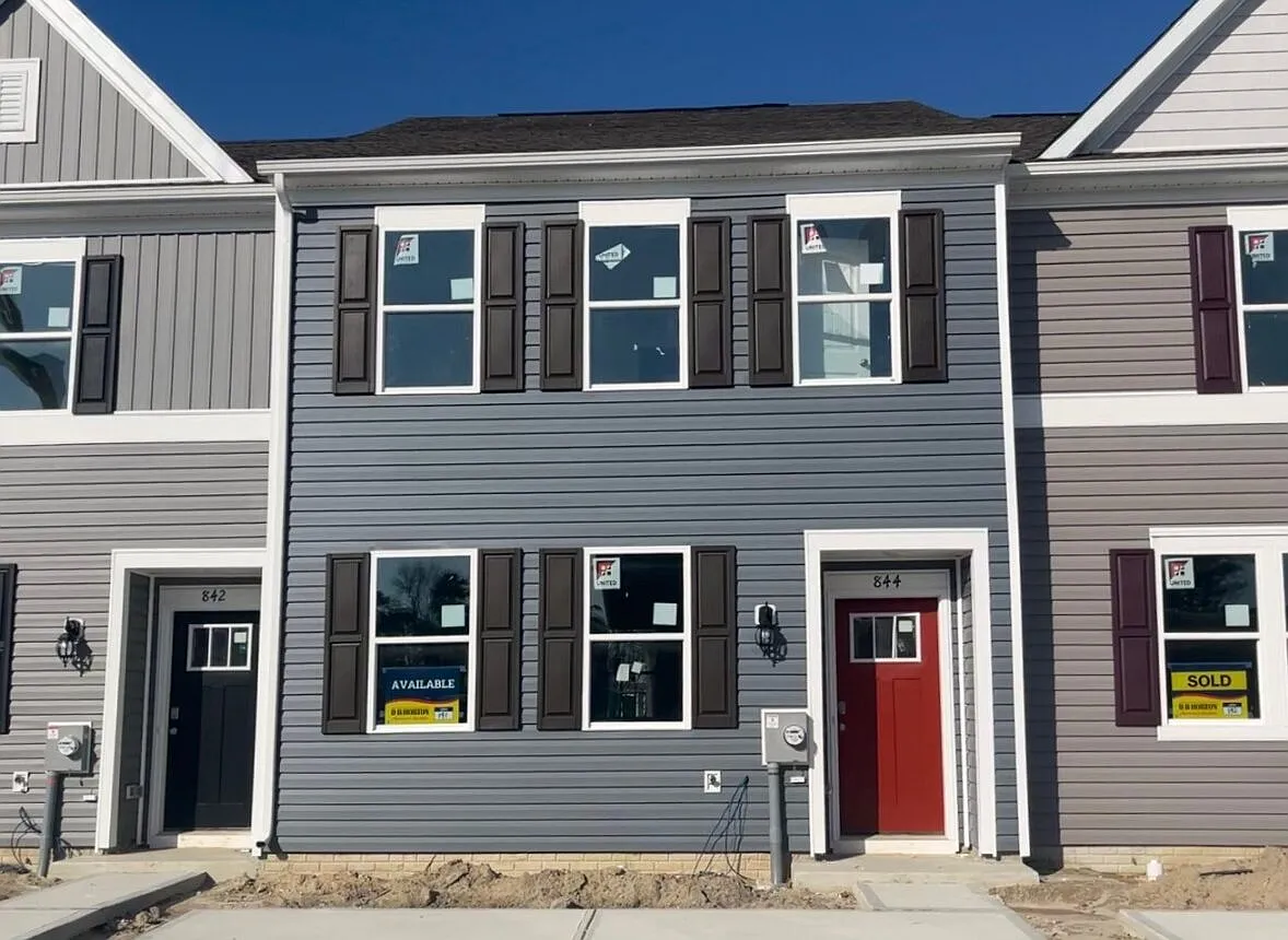 3 bed, 1356 sqft, $2,000 — Photo 1