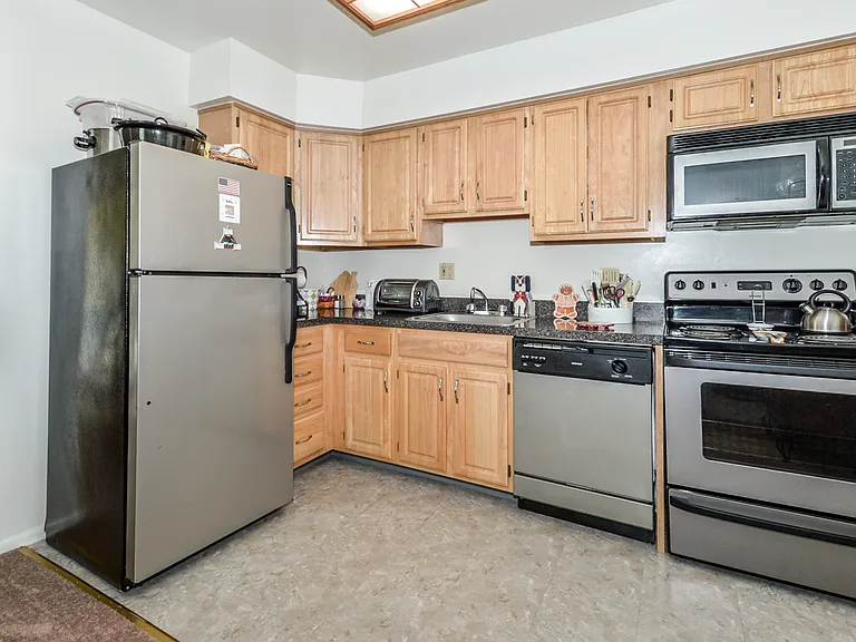 Sanbrook Apartments — Photo 9