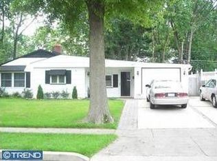 15 Gamewood Rd, Levittown, PA 19057