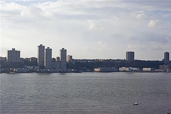 Sold by R New York | media 27