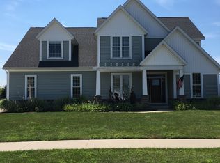 427 Dune Rdg S, Saint Joseph, MI 49085