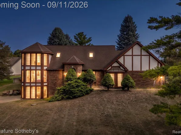 9925 Timothy Ln, South Lyon, MI 48178