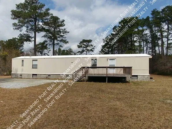 110 Poston Dr, Swansboro, NC 28584