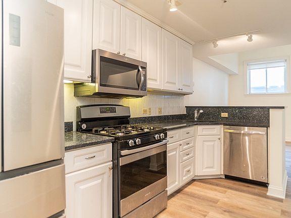 5th image of 5230 N Kenmore Ave