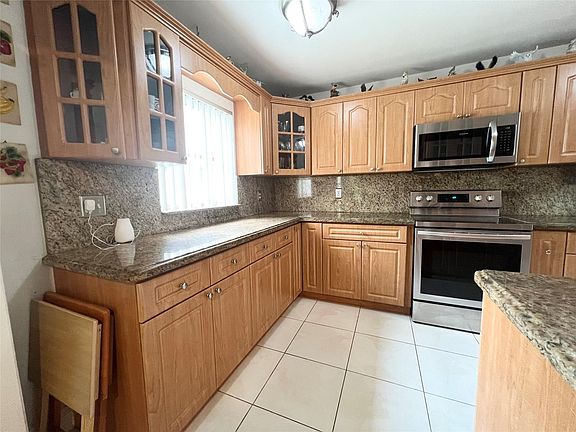 4th image of 1421 NW 90th Way