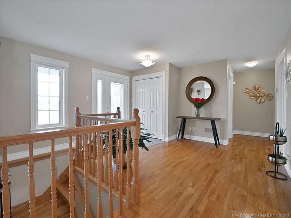 5th image of 32 Falconer Rd