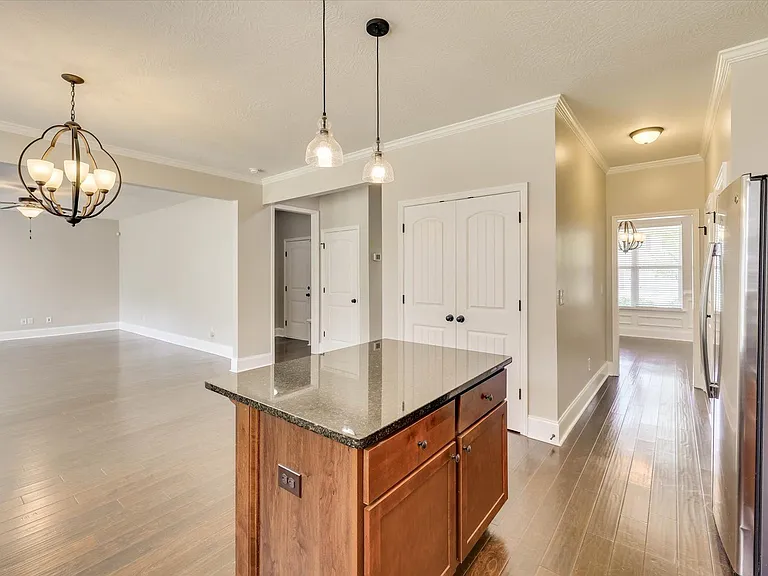 127 Radcliff Dr — Photo 18