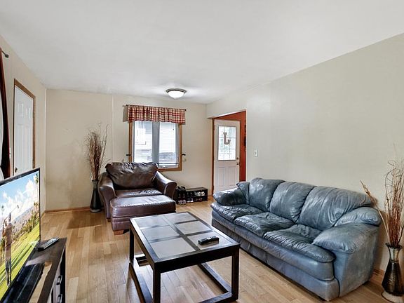 5th image of 627 Grange Ave N