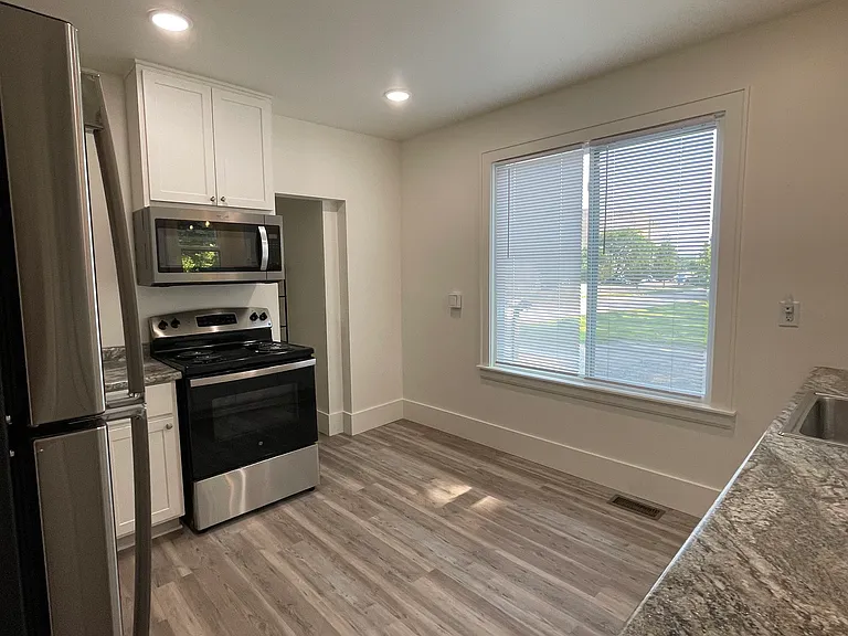 1323 Leonard St NE — Photo 24