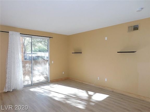 5th image of 231 W Horizon Ridge Pkwy APT 211